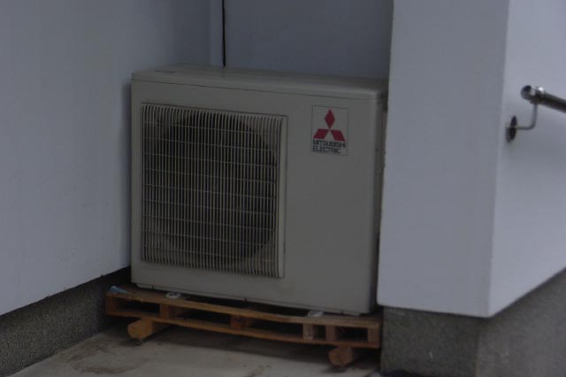 Mitsubishi_auf_Schlitten_Detail